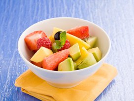 Salată de fructe cu sirop de mentă